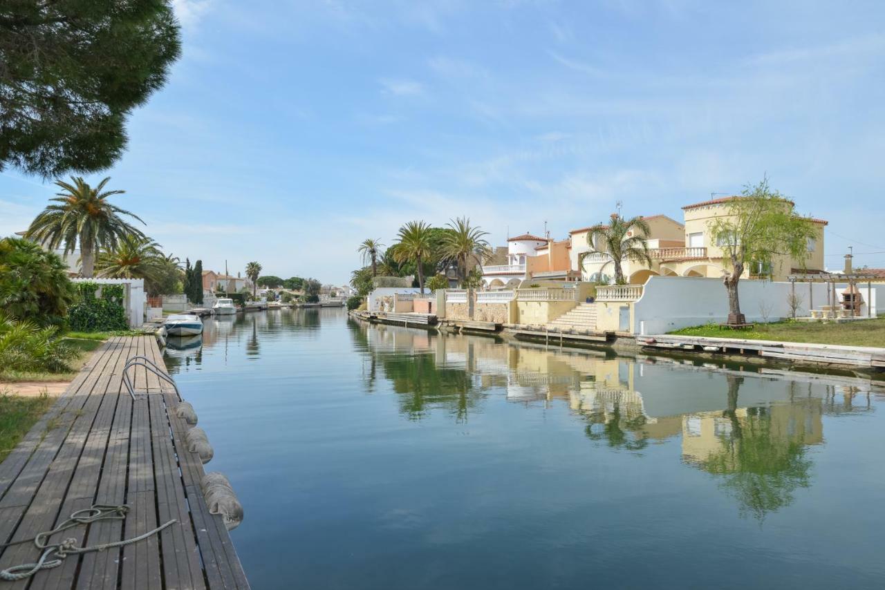 Villa Requesens On Canal Empuriabrava Ngoại thất bức ảnh