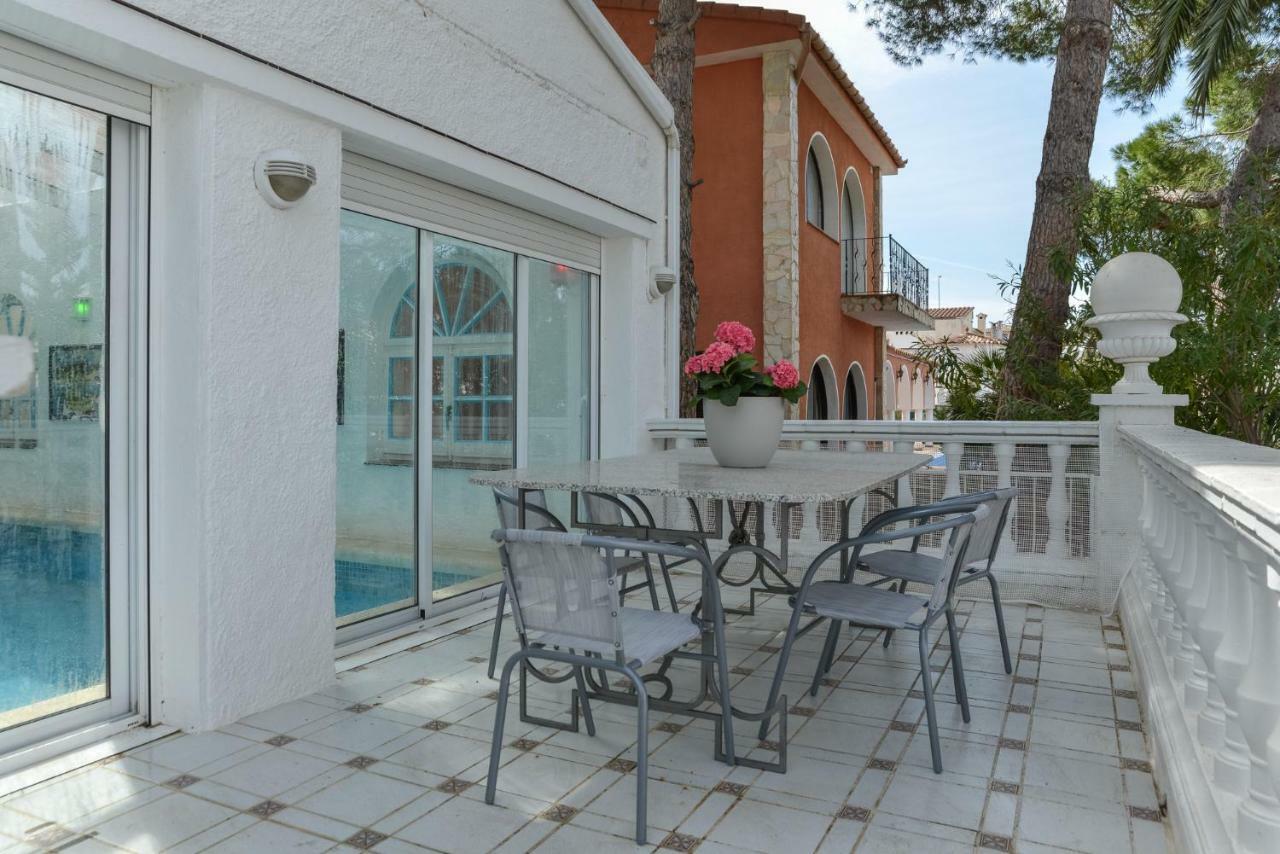 Villa Requesens On Canal Empuriabrava Ngoại thất bức ảnh
