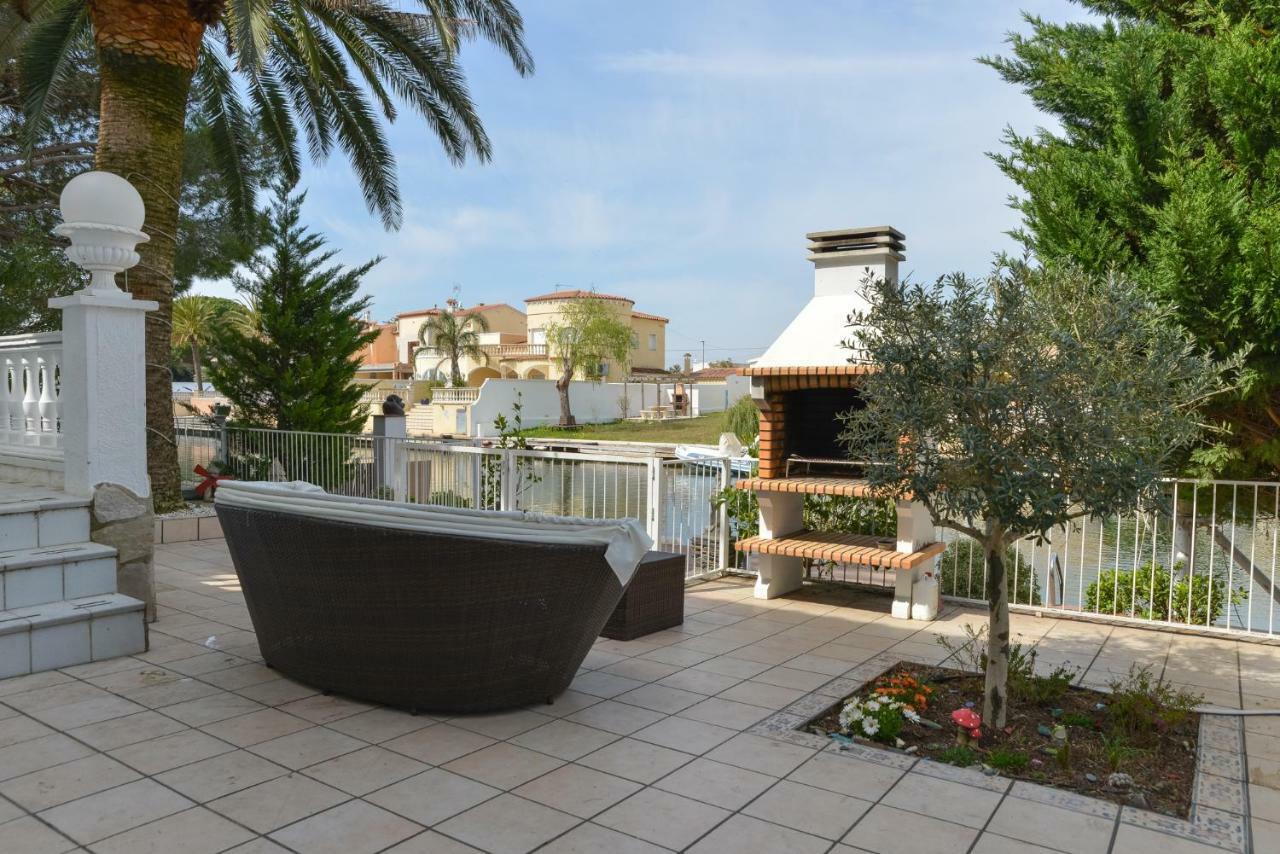 Villa Requesens On Canal Empuriabrava Ngoại thất bức ảnh